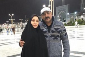 حدیث فولادوند و همسرش با چادر در حرم امام رضا(ع)