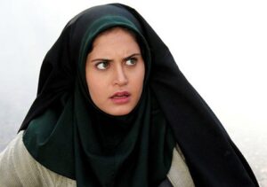 الناز شاکردوست با چادر و مقنعه سبز