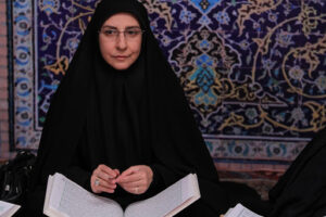 تیپ چادری مرجانه گلچین در جلسه ی قرآن